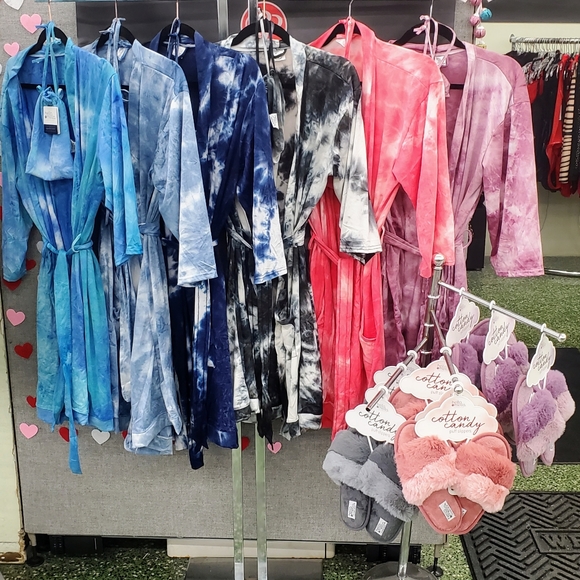 Cotton Candy Puff Slippers - Picture 6 of 6